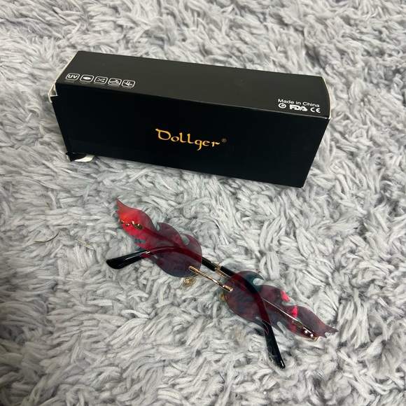 Flame Styled Sunglasses - Picture 4 of 6